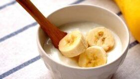 Bananenmaske für strahlende und faltenfreie Haut